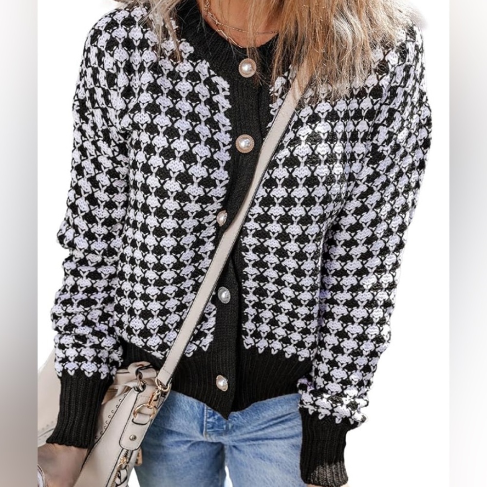 Black & White Houndstooth Button Cardigan Size M